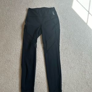 Lululemon x Barry’s bootcamp black leggings size 4